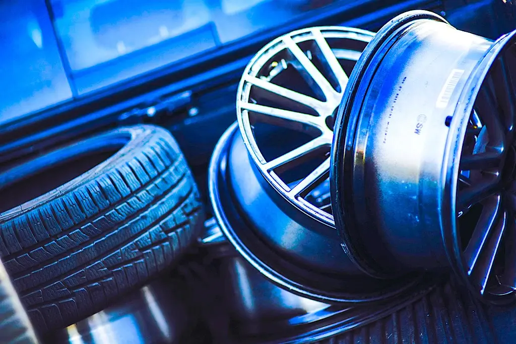 10 Warning Signs You Need to Know When To Change Car Tires 1