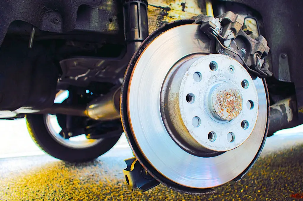 10 Warning Signs You Need to Know When To Change Car Tires 2