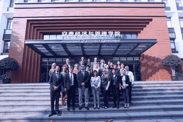 EMBA vs MBA: Which Program is Better for You? 2 EMBA Studies or MBA Studies - Which One's Right for You 2