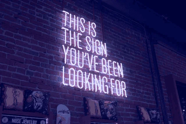 Top 4 Benefits of Digital Signage Displays 2