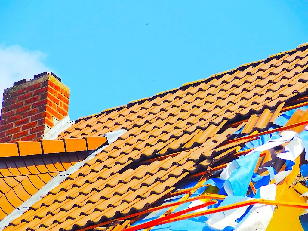 Preparing Your Roof for Storm Damage: Essential Tips and Guidelines 1 Preparing Your Roof for Storm Damage - Essential Tips and Guidelines 1